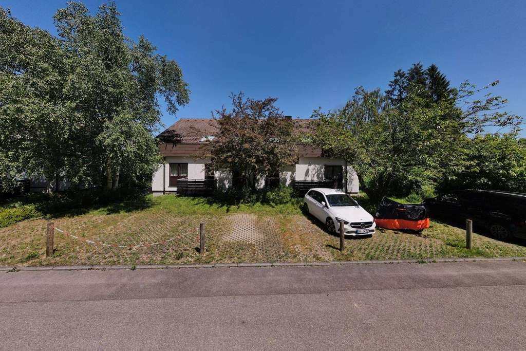 Immobilie in Hagnau am Bodensee - Naturnah & direkt am Weiher: Charmante 2-Zimmer-Wohnung mit 2 Balkonen u. KFZ-Stp. in Meersburg - Bild 2