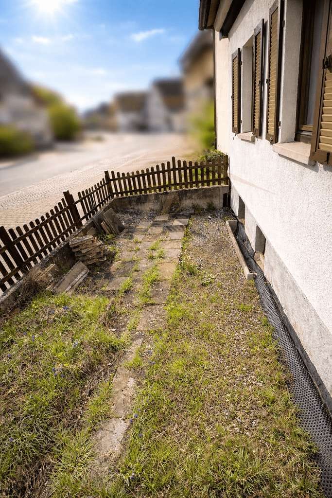 Immobilie in Haiterbach - Wohnen und Vermieten clever kombiniert: Zweifamilienhaus mit Ausbaureserve zur 3. Einheit - Bild 3