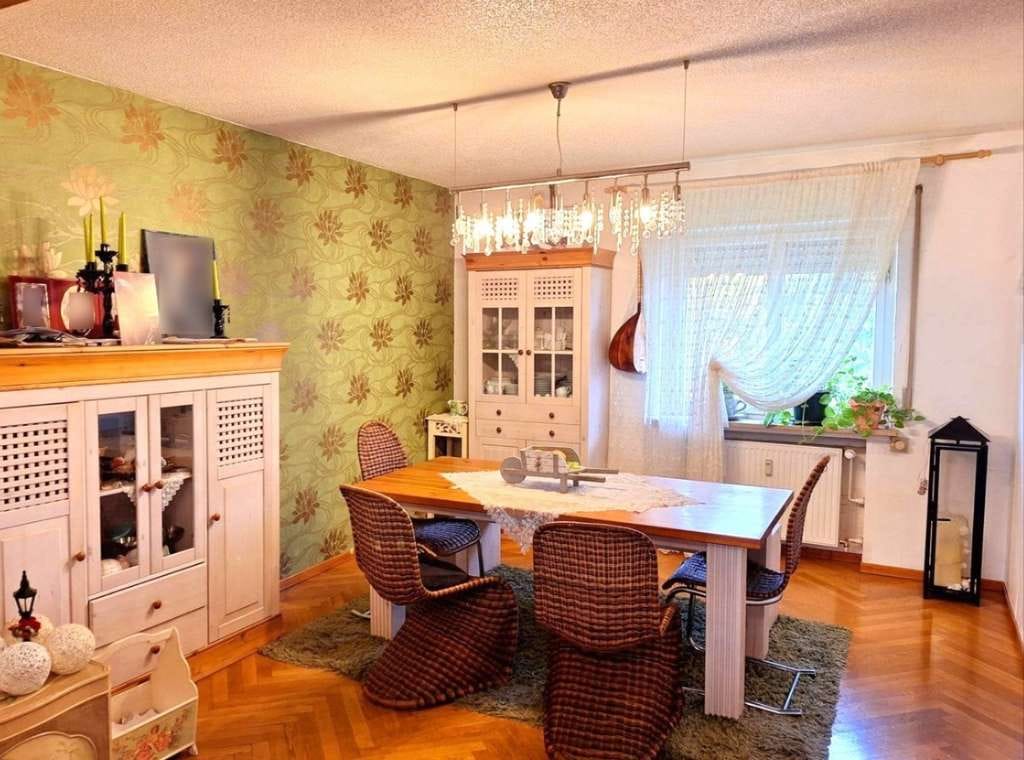 Immobilie in Süßen - Freistehendes Zweifamilienhaus mit herrlichem Garten am Fuße von Burg Staufeneck! - Bild 3
