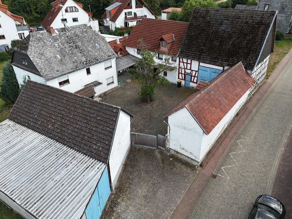 Immobilie in Hünstetten - Oberlibbach: Ein 4-Seiten-Bauernhof mit vielseitigen Nutzungsmöglichkeiten! - Bild 3