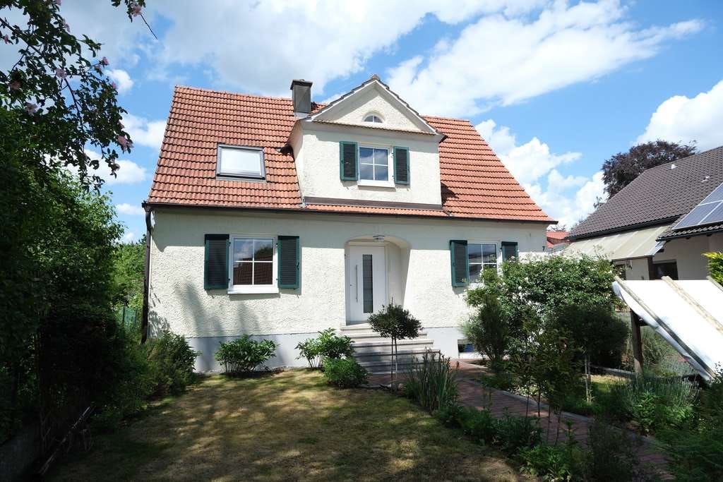 Immobilie in Mertingen - Charmantes Einfamilienhaus mit romantischem Garten in Mertingen - Bild 0
