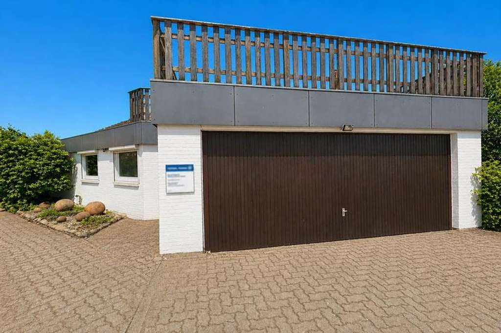 Immobilie in Henstedt-Ulzburg - * Großzügiges Architektenhaus * Begehrte TOP-Lage, mit sehr viel Platz für 2 Familien! - Bild 2