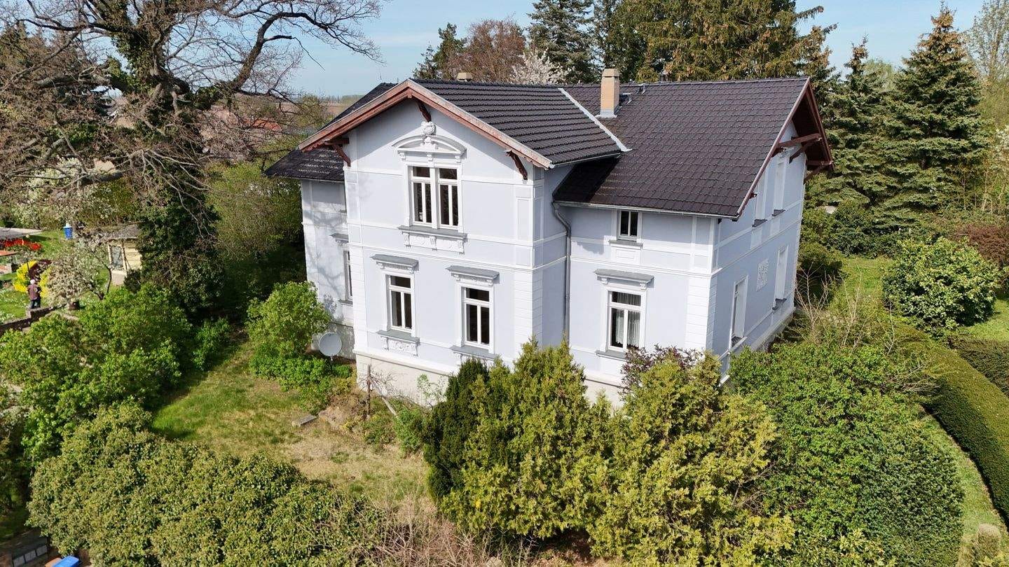 Immobilie in Lommatzsch - Historische Villa als exklusives Drei-Familienhaus auf parkähnlichem Grundstück - Bild 0