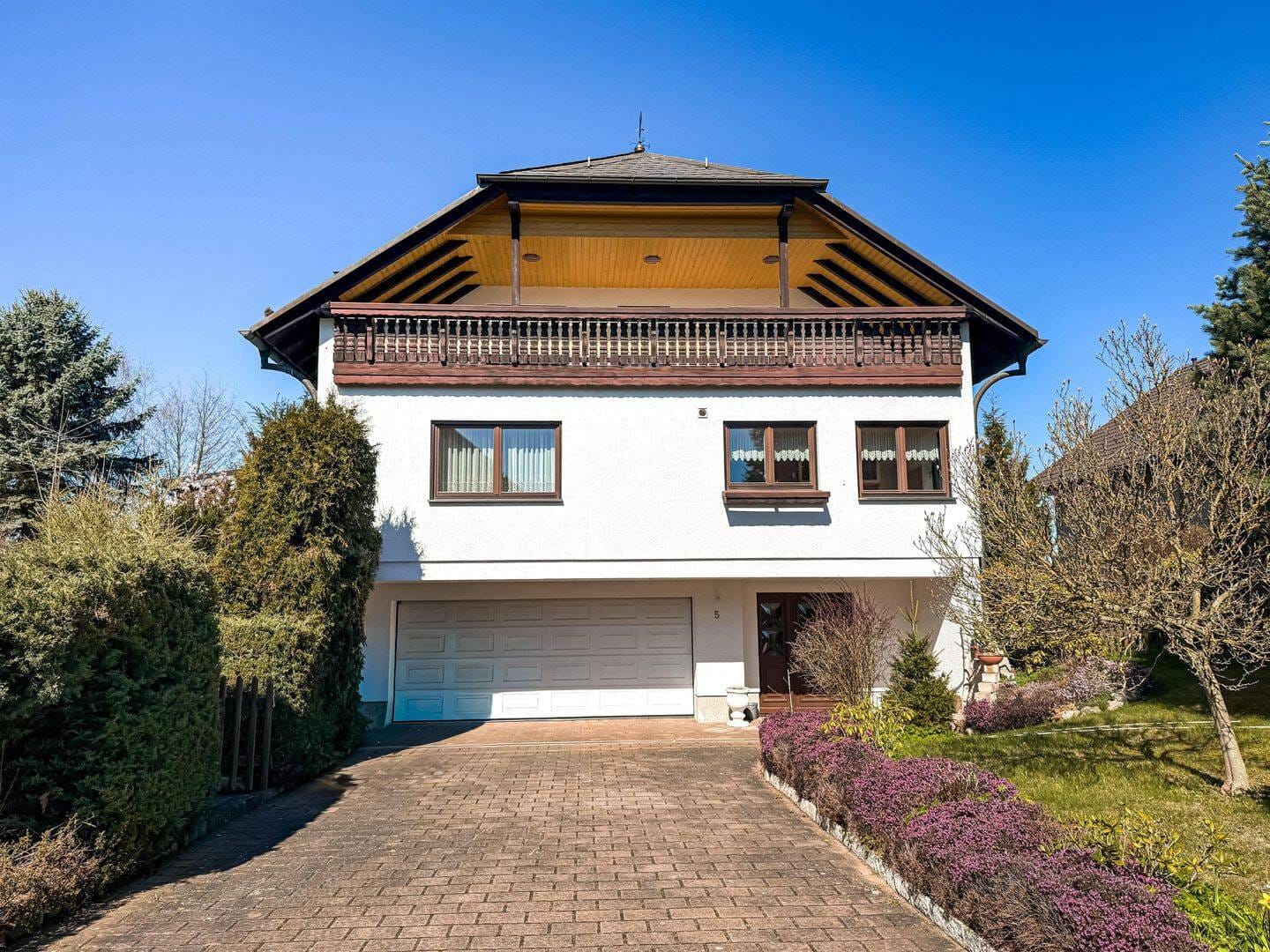 Immobilie in Treuen - "Hier ist Ihr Zuhause!" Einfamilienhaus mit großzügigem Grundstück und hochwertiger Ausstattung - Bild 1