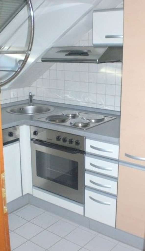 Immobilie in Wolfschlugen - Gemütliche 2-Zimmer Dachgeschosswohnung mit EBK, Garage, Loggia ins Grüne, zentral und dennoch ruhig - Bild 3