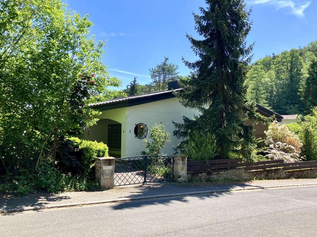 Immobilie in Bobenheim am Berg - Freistehendes Einfamilienhaus mit Hallenschwimmbad in gefragter Wohnlage - Bild 2