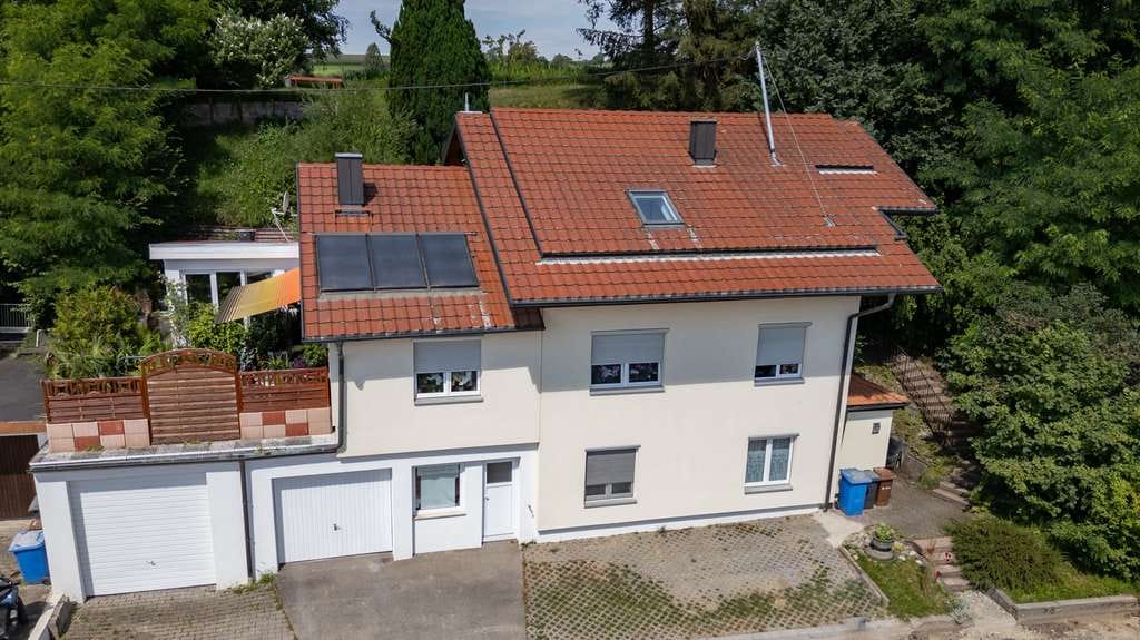 Immobilie in Stockach - Provisionsfrei! Modernisiertes Zuhause mit zusätzlichem Wohnraum und PV-Anlage - Bild 0