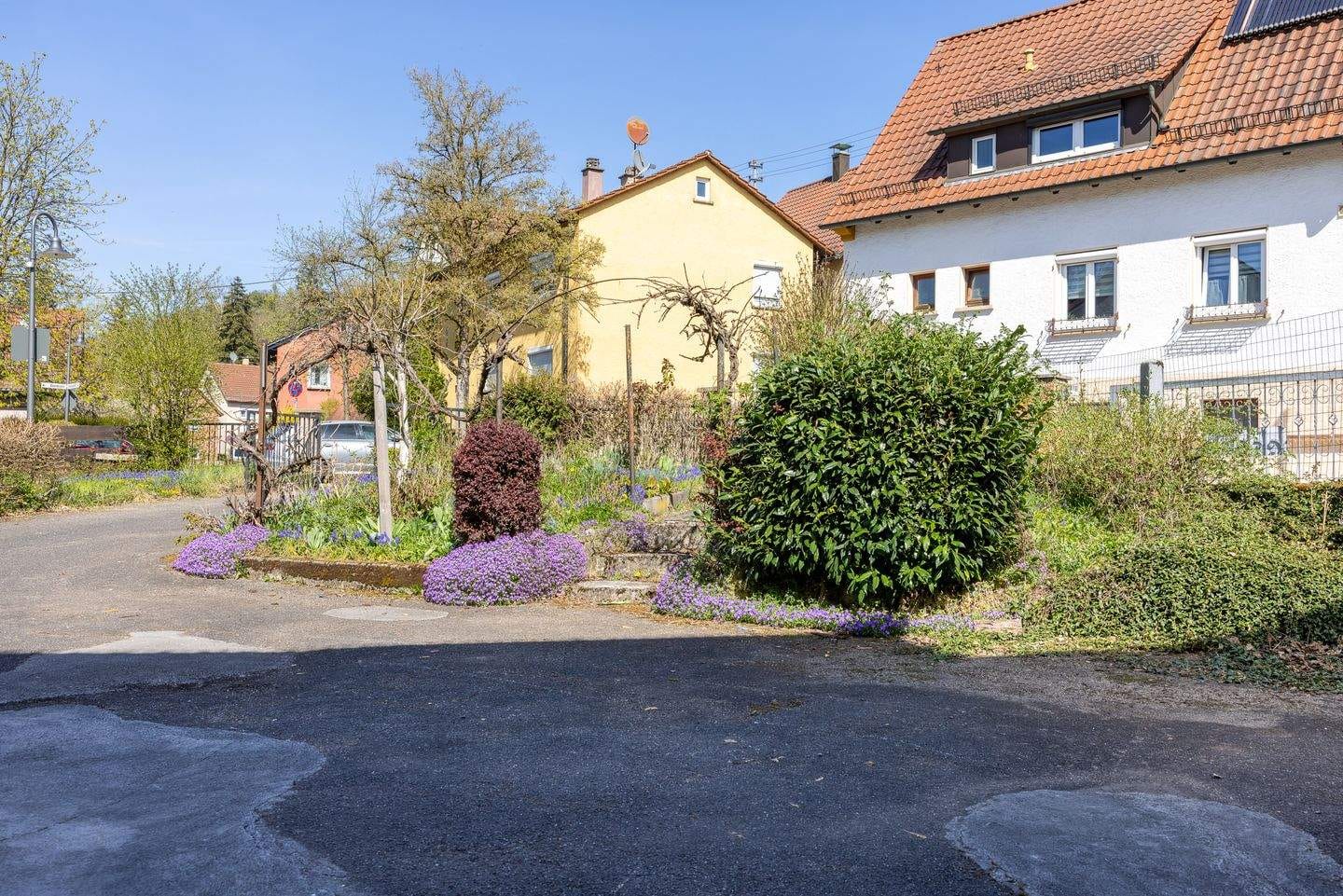 Immobilie in Untergruppenbach - Freistehendes 1-2-FH mit großem Garten & Garage - Sanierungsobjekt mit Entwicklungspotential. - Bild 2