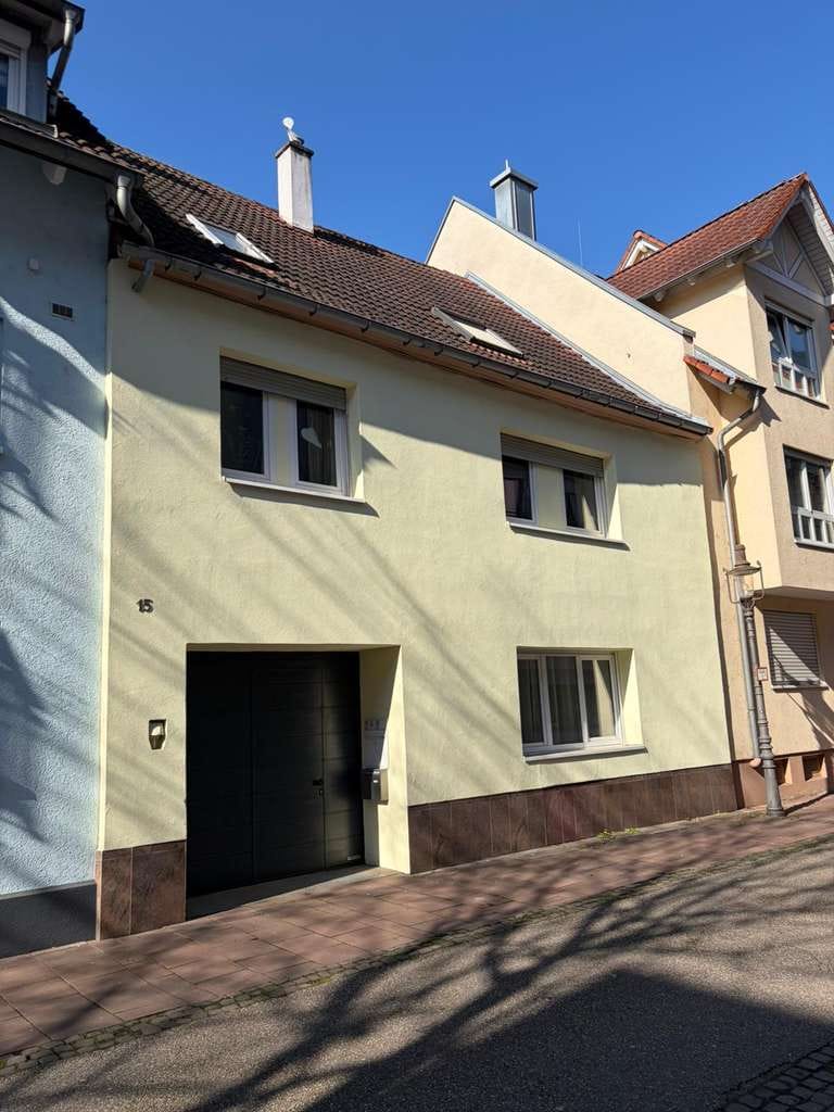 Immobilie in Rastatt - Zentrales Mehrfamilienhaus mit großer Terrasse, Garage & vielseitigem Nutzungspotenzial - Bild 0
