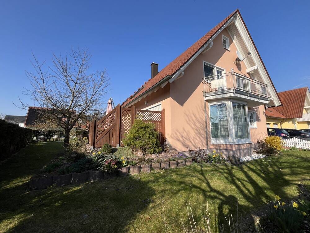 Immobilie in Waigolshausen - Zwei Zuhause, ein Lebensgefühl - mit Gartenidylle, Wellnessbereich - 97534 Waigolshausen - Bild 1