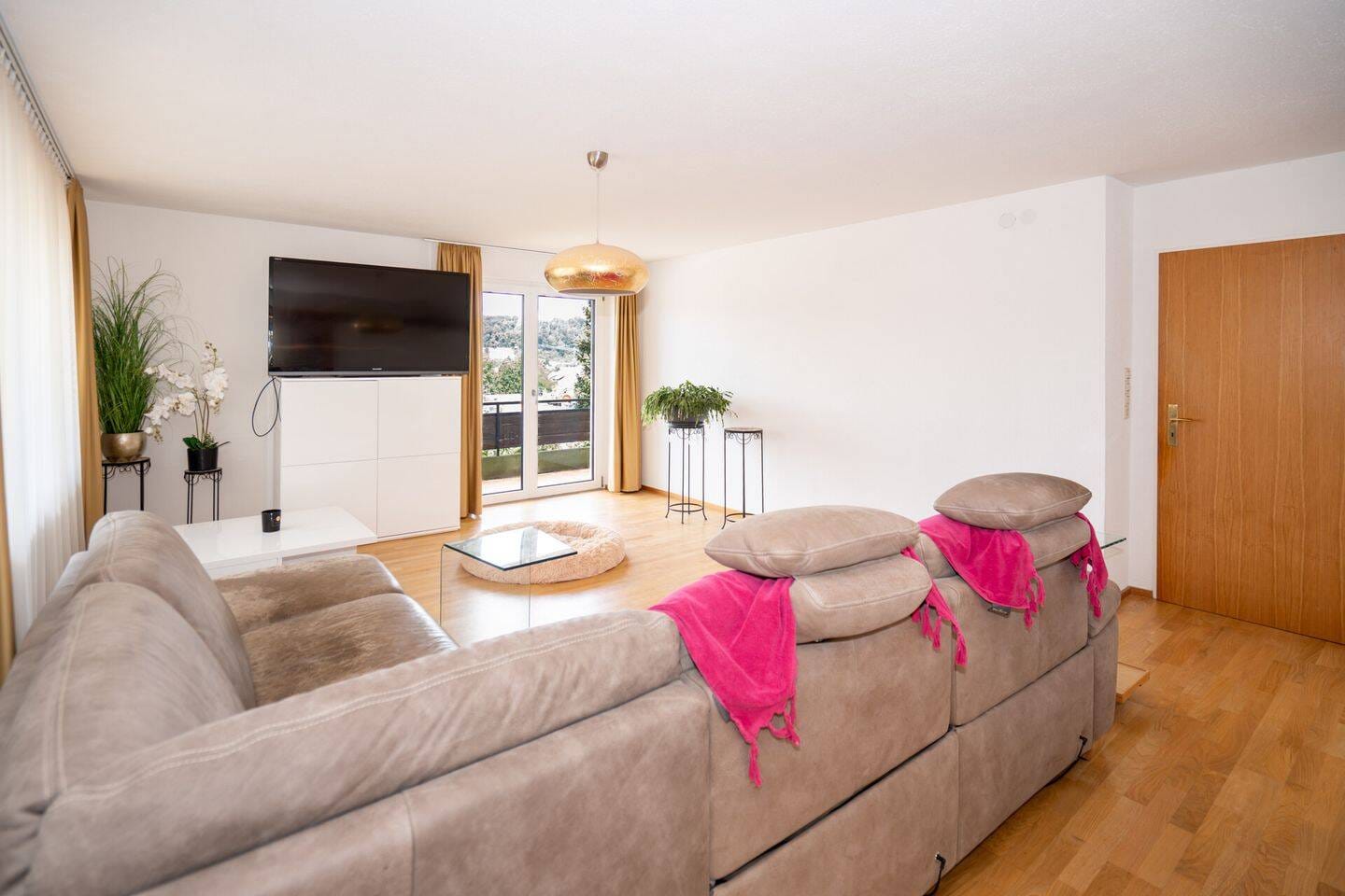 Immobilie in Jestetten - Zuhause mit Weitblick - großzügiges Wohnen - ca. 295 m² Wohnfläche in traumhafter Ortsrandlage - Bild 1