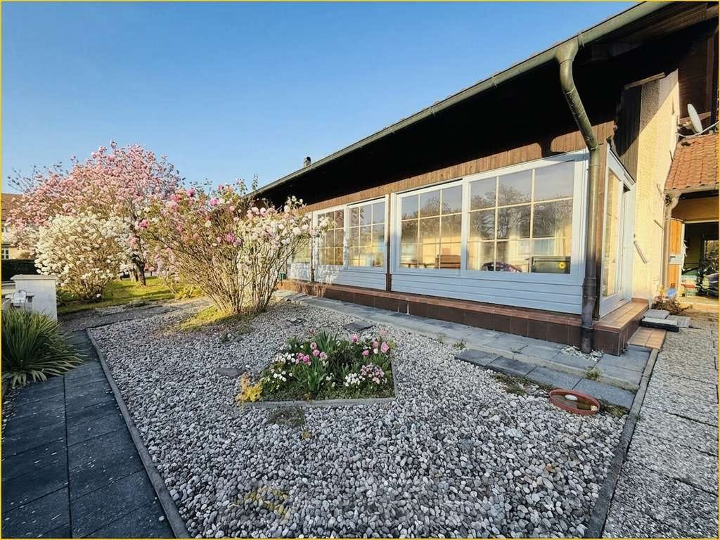 Immobilie in Dorfen - Dorfen - gepflegtes Einfamilienhaus mit Einliegerwohnung, Wintergarten, DG-Ausbaureserve und großem Garten - Bild 2