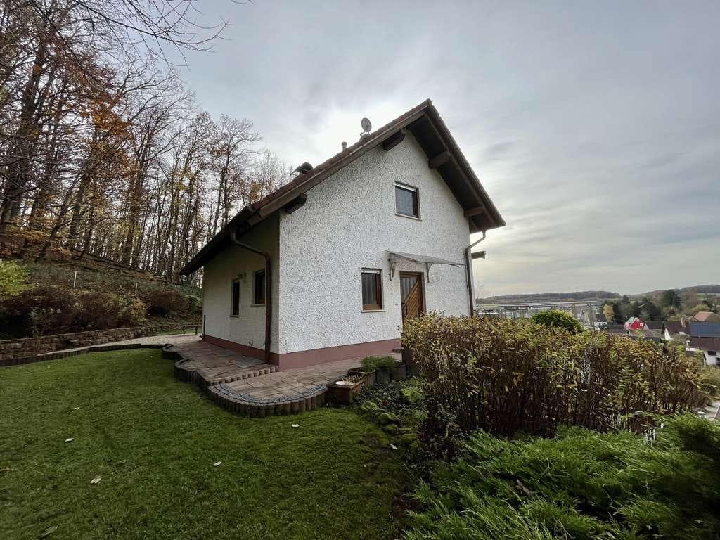Immobilie in Erzenhausen - Gepflegtes 1-2 Familienhaus mit toller Aussicht - Bild 1