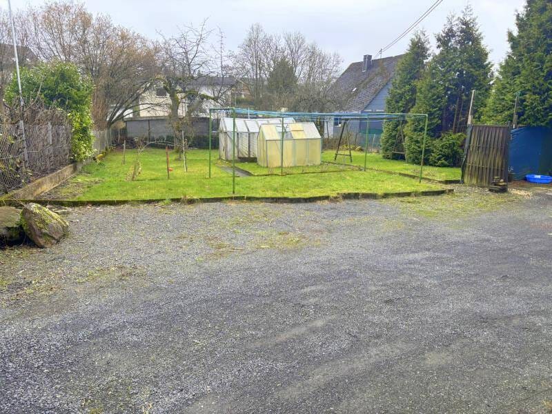 Immobilie in Rennerod - Zentral Wohnen und trotzdem sein eigenes Gartenparadies haben? Uriges Bauernhaus mit Scheune in Rennerod - Bild 1