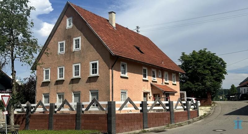 Immobilie in Hohenstein - HOHESTEIN: Teilrenoviertes MFH mit viel Wohn-Potential und 606 m2 Grundstück! - Bild 0