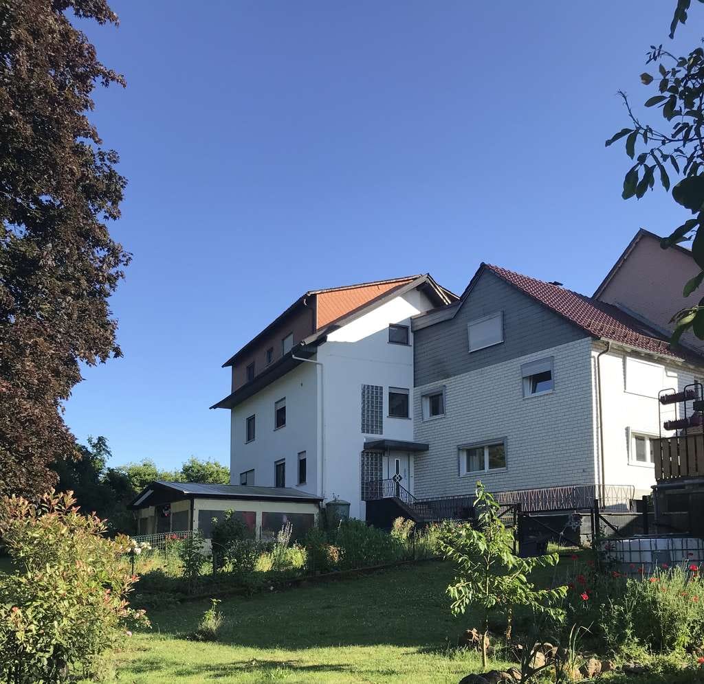 Immobilie in Ulrichstein - Großes Anwesen mit 2 Häusern, 400 m², Scheune & 1900 m² Grundstück in ruhiger Lage - Bild 0