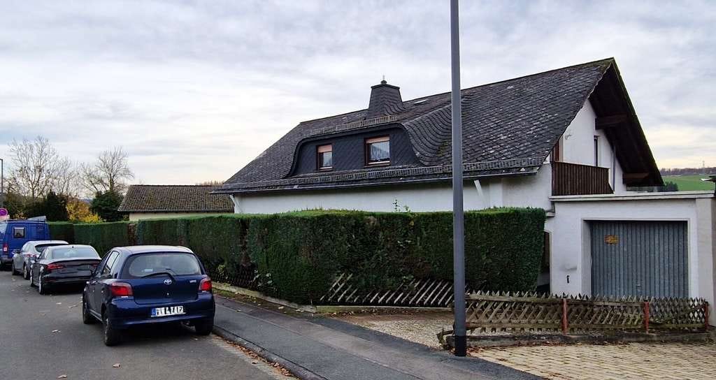 Immobilie in Selters (Taunus) - Niederselters. Dreifamilienhaus mit großem Garten und sehr guter Wohnlage. - Bild 2