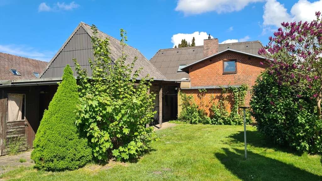 Immobilie in Kastorf - Historisches Einfamilienhaus mit großer Einliegerwohnung und viel Eigenland - Bild 3