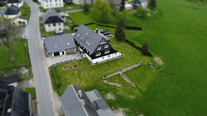 Immobilie in Seiffen/Erzgebirge - 2010 neu gebautes, tolles Mehrfamilienhaus in Deutschneudorf inkl. historischem Kutscherhaus! - Bild 0