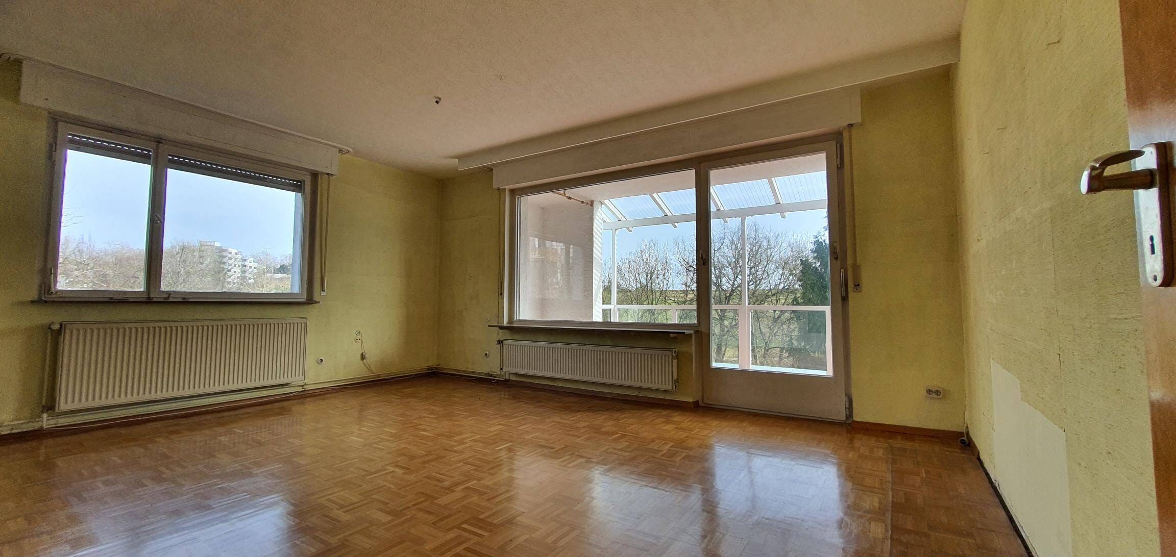 Immobilie in Ostfildern - Familienglück! Ein- bis Zweifamilienhaus in sonnig unverbaubarer Ortsrandlage, großem Garten, Garage - in Nellingen - Bild 2