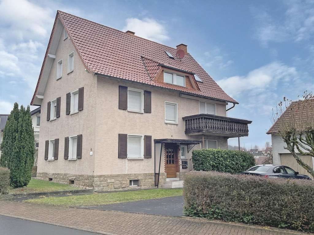 Immobilie in Eichenzell - Solide Kapitalanlage: Zweifamilienhaus in Eichenzell Rothemann mit viel Grünfläche - Bild 2