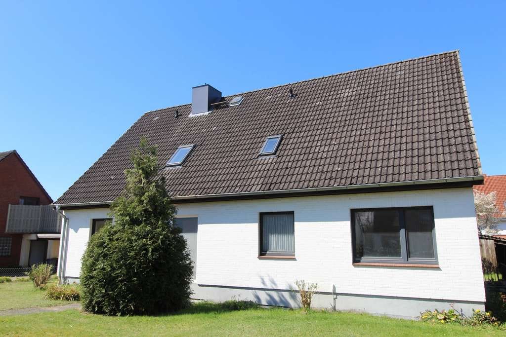 Immobilie in Malente - Freistehendes großes Einfamilienhaus in Malente - Bild 1