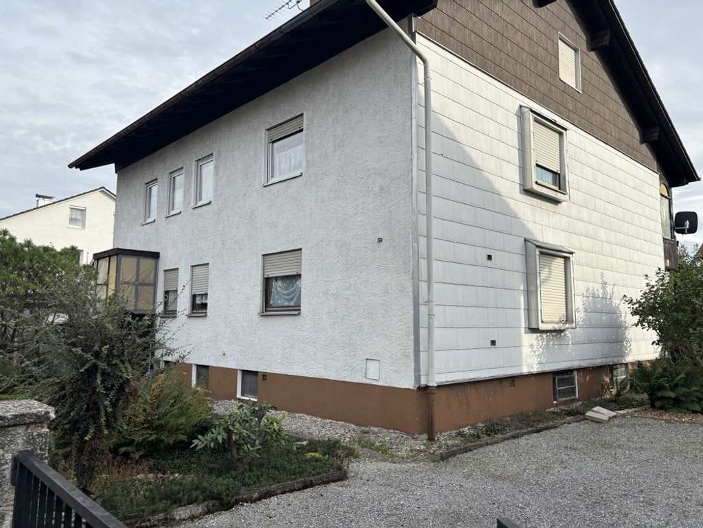 Immobilie in Großkarolinenfeld - Großes sanierungsbed. Zweifamilienhaus auf gut geschnittenem Grundstück in begehrter Lage - Bild 3