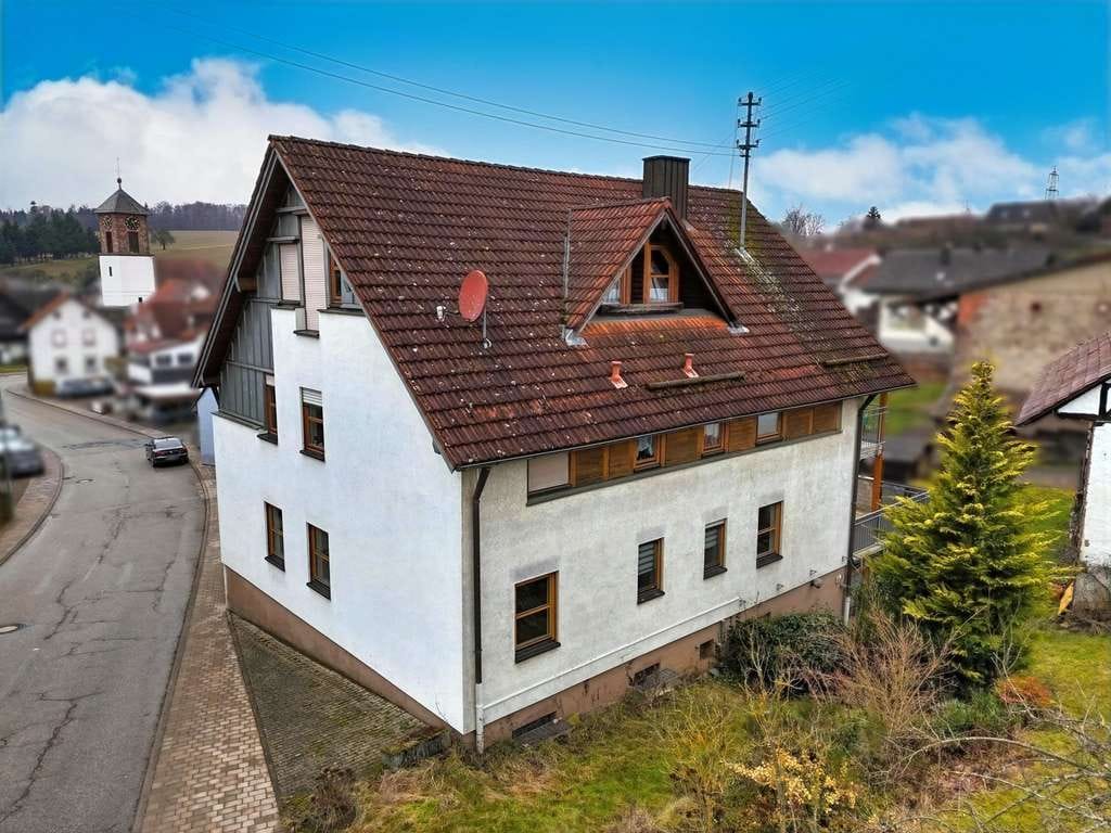 Immobilie in Schönbrunn - Großzügiges Zweifamilienhaus mit großer Scheune in Schwanheim  - Bild 2