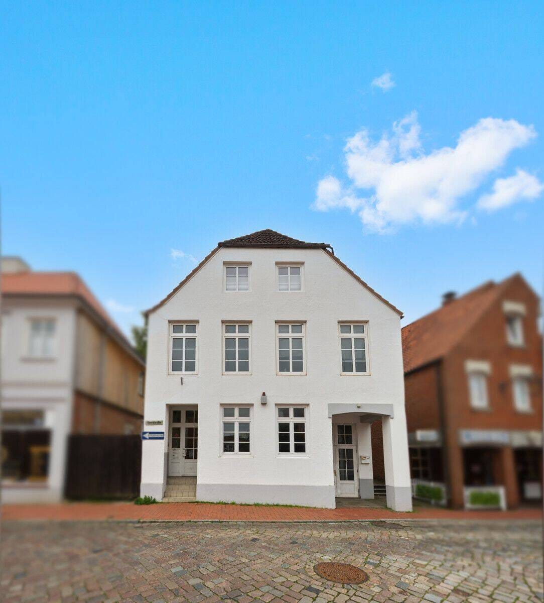 Immobilie in Lütjenburg - Attraktives Wohn- und Geschäftshaus mit Entwicklungspotenzial im Herzen von Lütjenburg - Bild 1