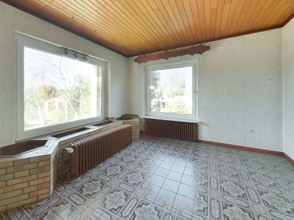 Immobilie in Breitenburg - Einfamilienhaus mit Vollkeller, Pool und attraktivem Außenbereich - Bild 4