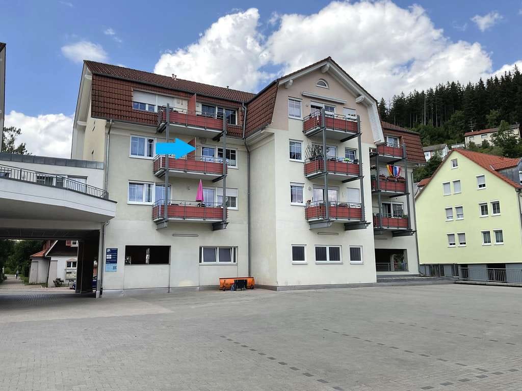 Immobilie in Furtwangen im Schwarzwald - Wohnen im Zentrum von Furtwangen – Komfortable 1,5-Zimmer Eigentumswohnung mit Balkon! - Bild 1