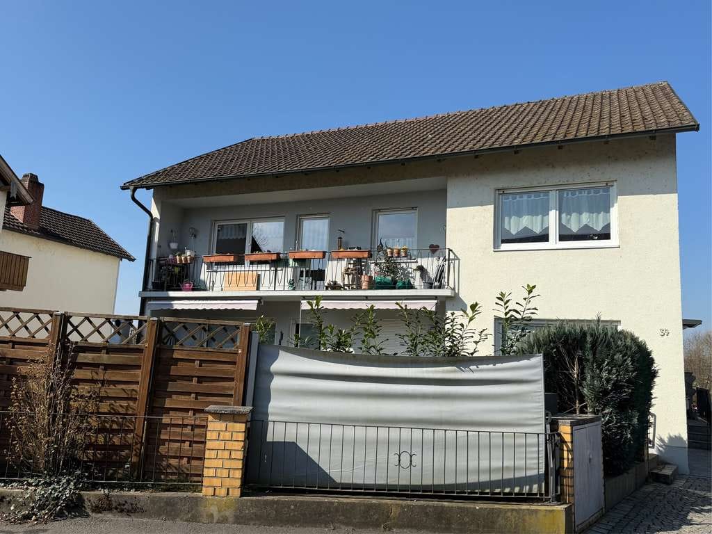 Immobilie in Straubing - Zweifamilienhaus in Straubing-Alburg als Kapitalanlage oder zur Eigennutzung zu verkaufen - Bild 1