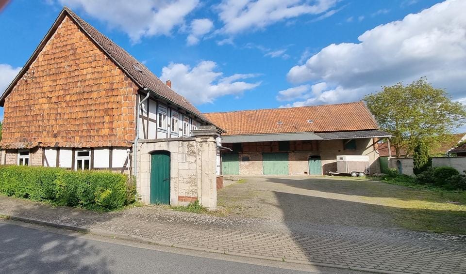Immobilie in Uehrde - Resthof mit Bauernhaus zu Wohnzwecken und großzügiger Scheune - Bild 0