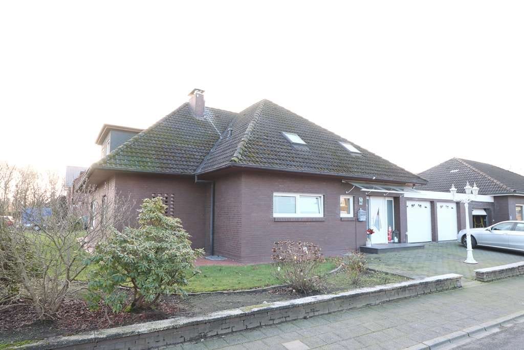 Immobilie in Cloppenburg - Modernisiertes, familiengerechtes Wohnhaus mit 2 Wohneinheiten, Keller und Doppelgarage - Bild 0