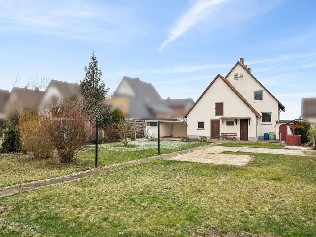 Immobilie in Nordstemmen - Nordstemmen-Heyersum: Zweifamilienhaus mit Garage auf ca. 833 m² großem Grundstück - Bild 2