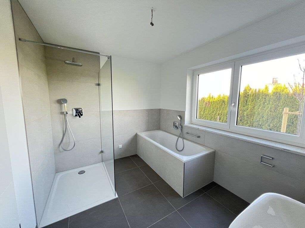 Immobilie in Altusried - Großzügige 3-Zimmer-Erdgeschosswohnung mit Südwest-Terrasse und schönem Garten - Bild 3