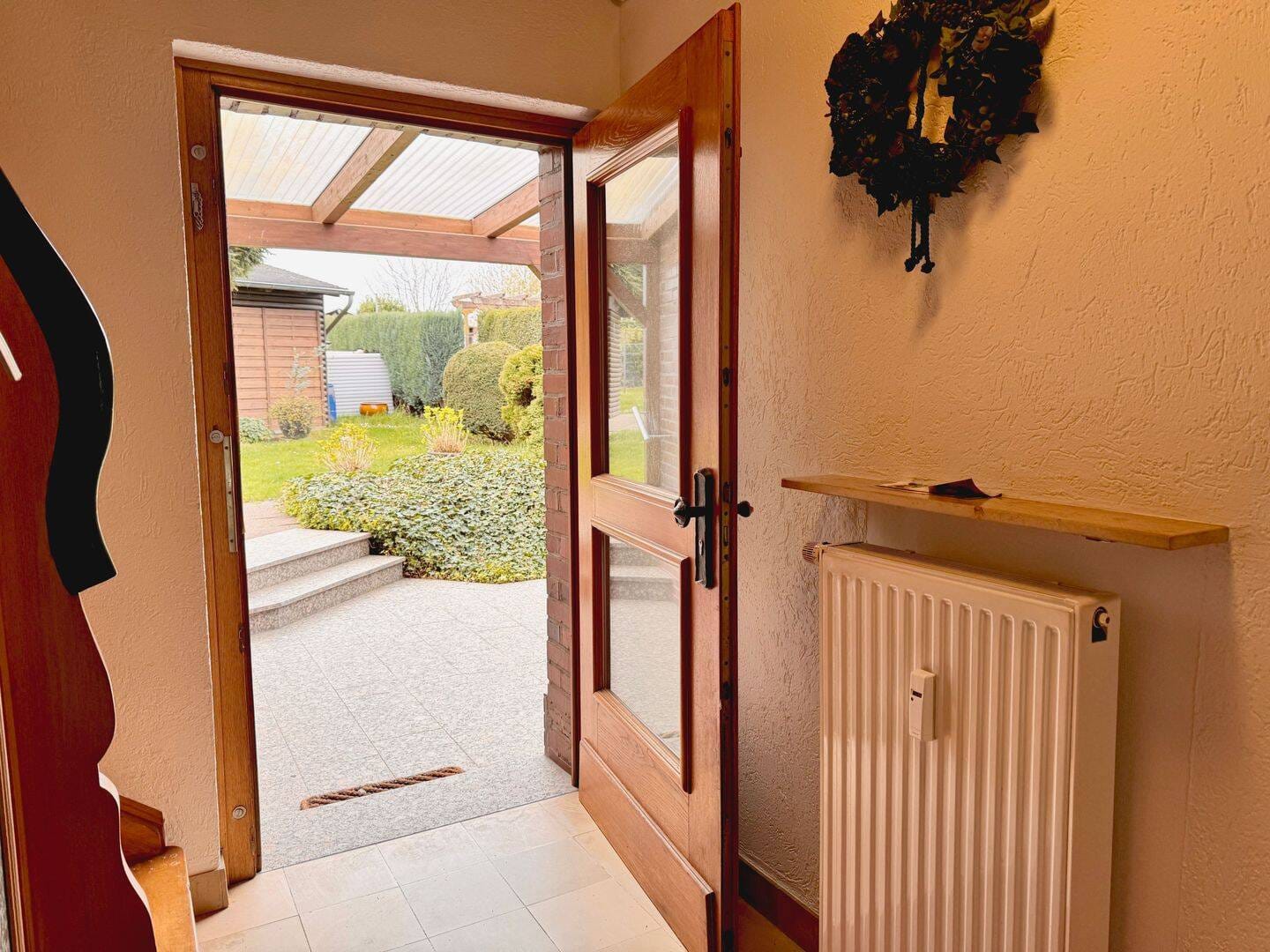 Immobilie in Erkelenz - Grundbesitz mit Zukunft! MeinRaum... Gepflegtes Zweifamilienhaus - als Doppelhaus mit Garten, zwei Garagen + einem sep. Baugrst. in Erkelenz-Lövenich - Bild 4