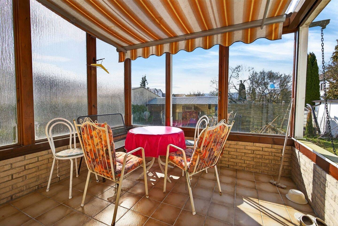 Immobilie in Weidenstetten - Großzügiges Ein-/Zweifamilienhaus mit Gartenidylle - viel Platz, viel Potenzial in Weidenstetten - Bild 4