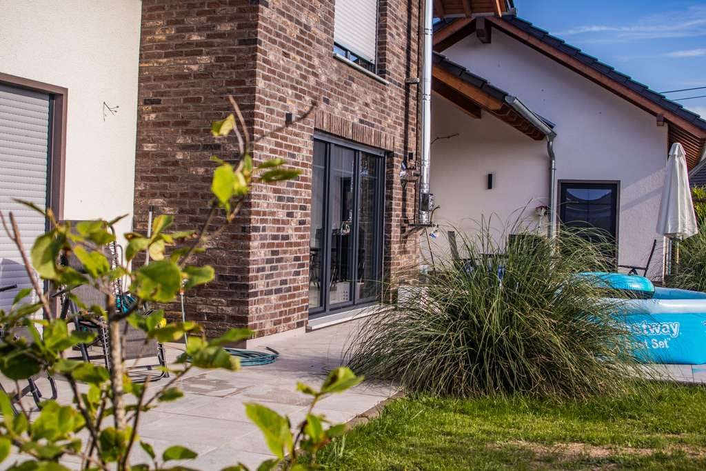 Immobilie in Hümmerich - Wohnen mit Charakter: Modernes Einfamilienhaus in Hümmerich - Bild 2
