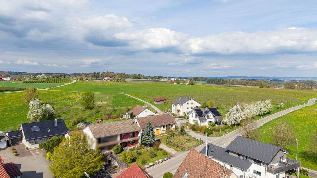 Immobilie in Horgenzell - Eindrucksvolle Höhenlage mit Alpenblick!
- Doppelhaushälfte mit Baugrundstück bei Horgenzell - Bild 2