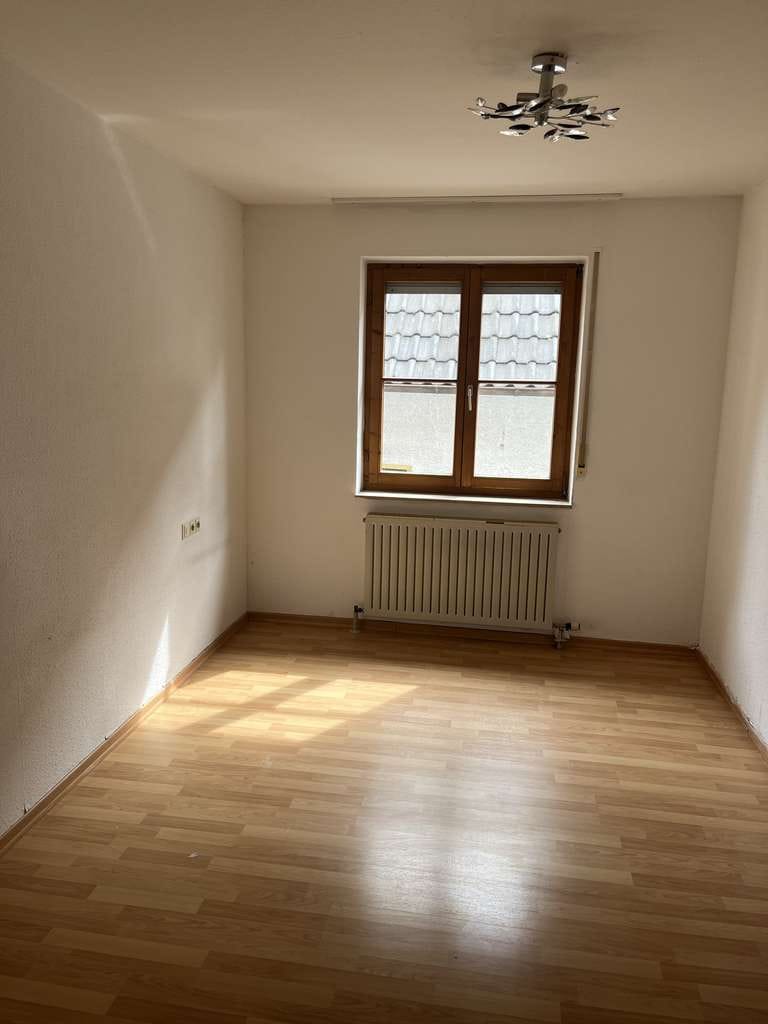 Immobilie in Waldenbuch - Charmante 3-Zimmer-Wohnung im Altstadtkern von Waldenbuch – ca. 78 m² mit Balkon & Stellplatz - Bild 3