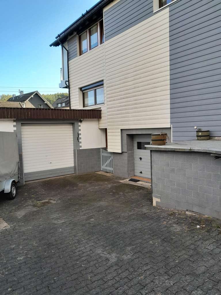 Immobilie in Burbach - Gepflegtes Ein-/Zweifamilienhaus mit viel Platz in idyllischer Umgebung!

 - Bild 4