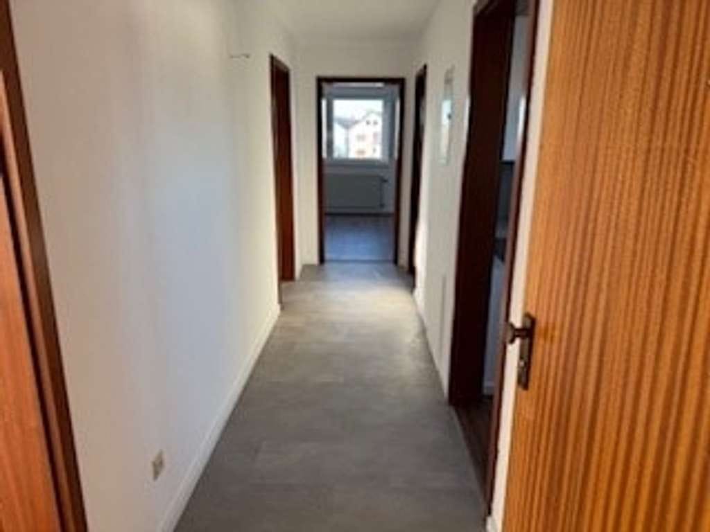 Immobilie in Külsheim - Vermietete, frisch renovierte Dachgeschosswohnung 
mit Garage in Külsheim - Bild 2