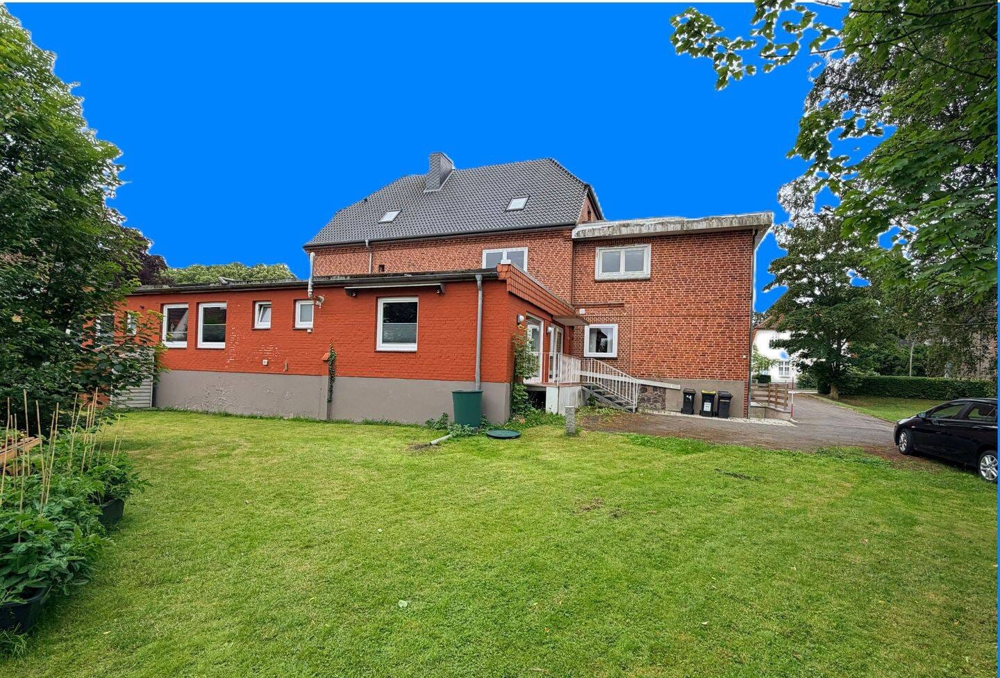 Immobilie in Oldenburg in Holstein - Zum Renovieren: 5-Zimmer-Wohnung mit 2 Stellplätzen in zentraler Lage - Bild 2