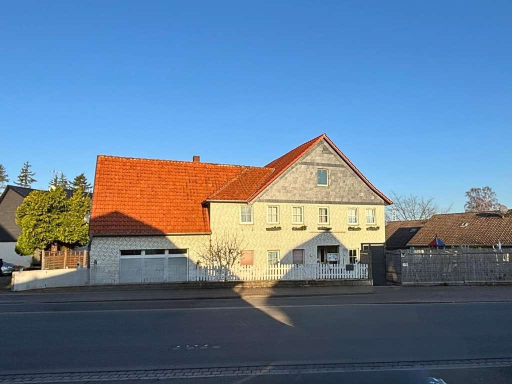 Immobilie in Coppenbrügge - Großes Mehrfamilienhaus mit Ausbaupotenzial und flexibler Nutzung - Bild 0