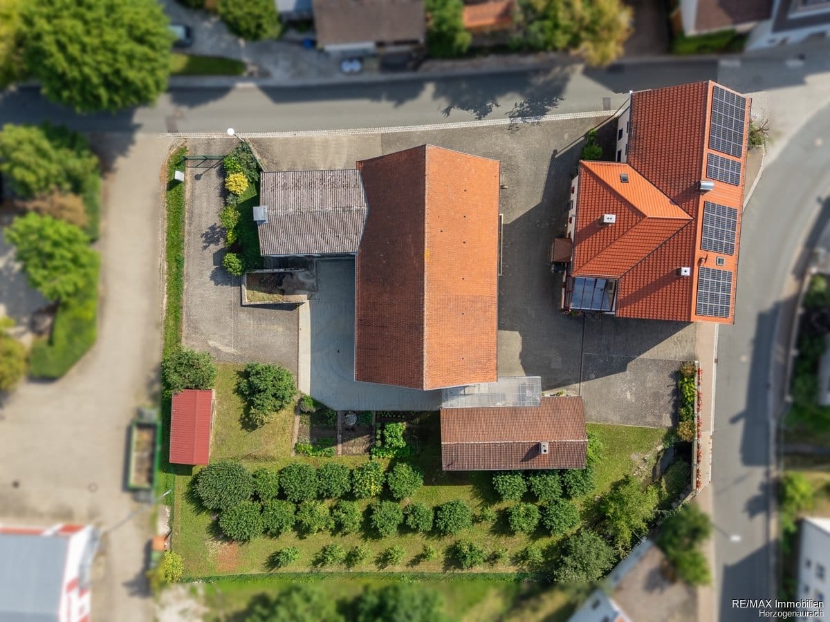 Immobilie in Wilhelmsdorf - Viel Platz zum Wohnen und Arbeiten - Bild 2