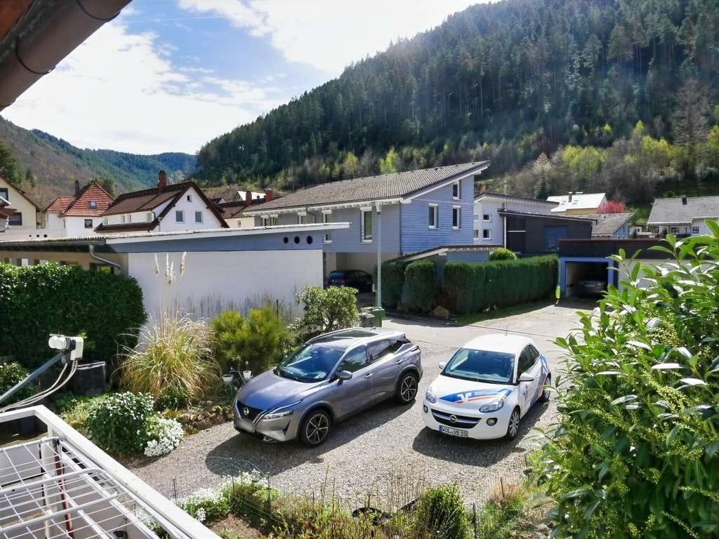 Immobilie in Hornberg - Ruhiges und doch zentrumsnahes Wohnen in Hornberg !
Einfamilienhaus mit Einliegerwohnung - Bild 3