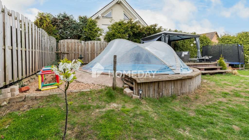 Immobilie in Rühen - Großzügiges Familienglück: EFH mit Außenpool, Wellnessfaktor, Garagen, Terrasse und Wintergarten  - Bild 2