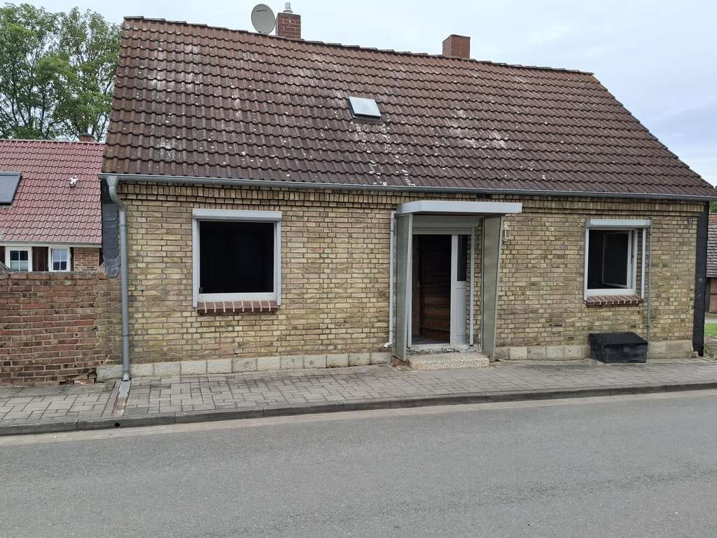 Immobilie in Völpke - Einfamilienhaus in Völpke – sofort beziehbar – Ausbaupotenzial - Bild 1