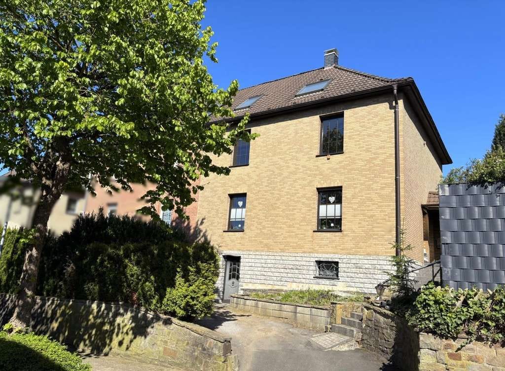 Immobilie in Sprockhövel - Teilvermietetes Zweifamilienhaus in Sprockhövel - Bild 1